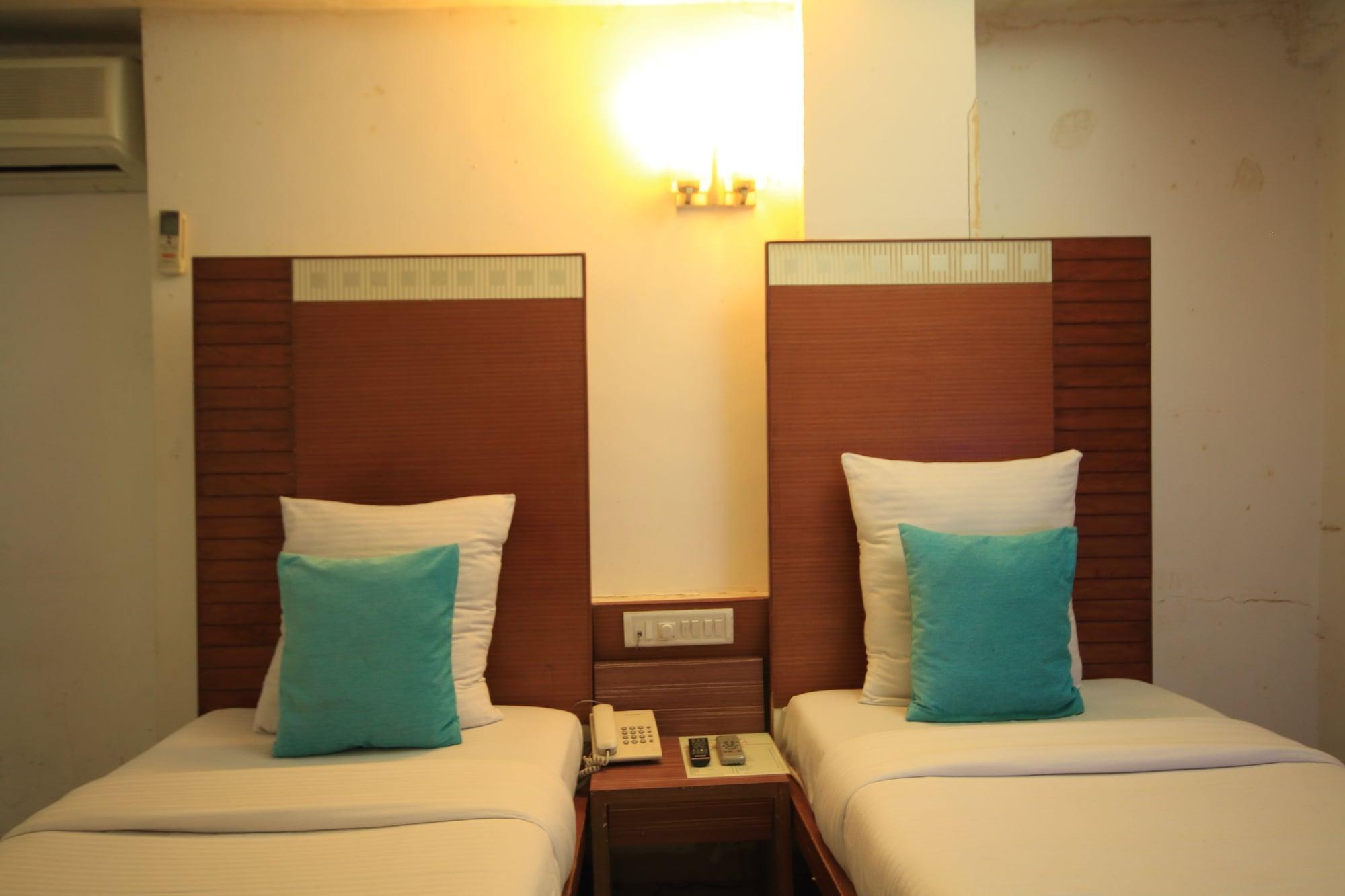 OYO 891 Hotel Kadamb Inn Ahmedabad Bagian luar foto