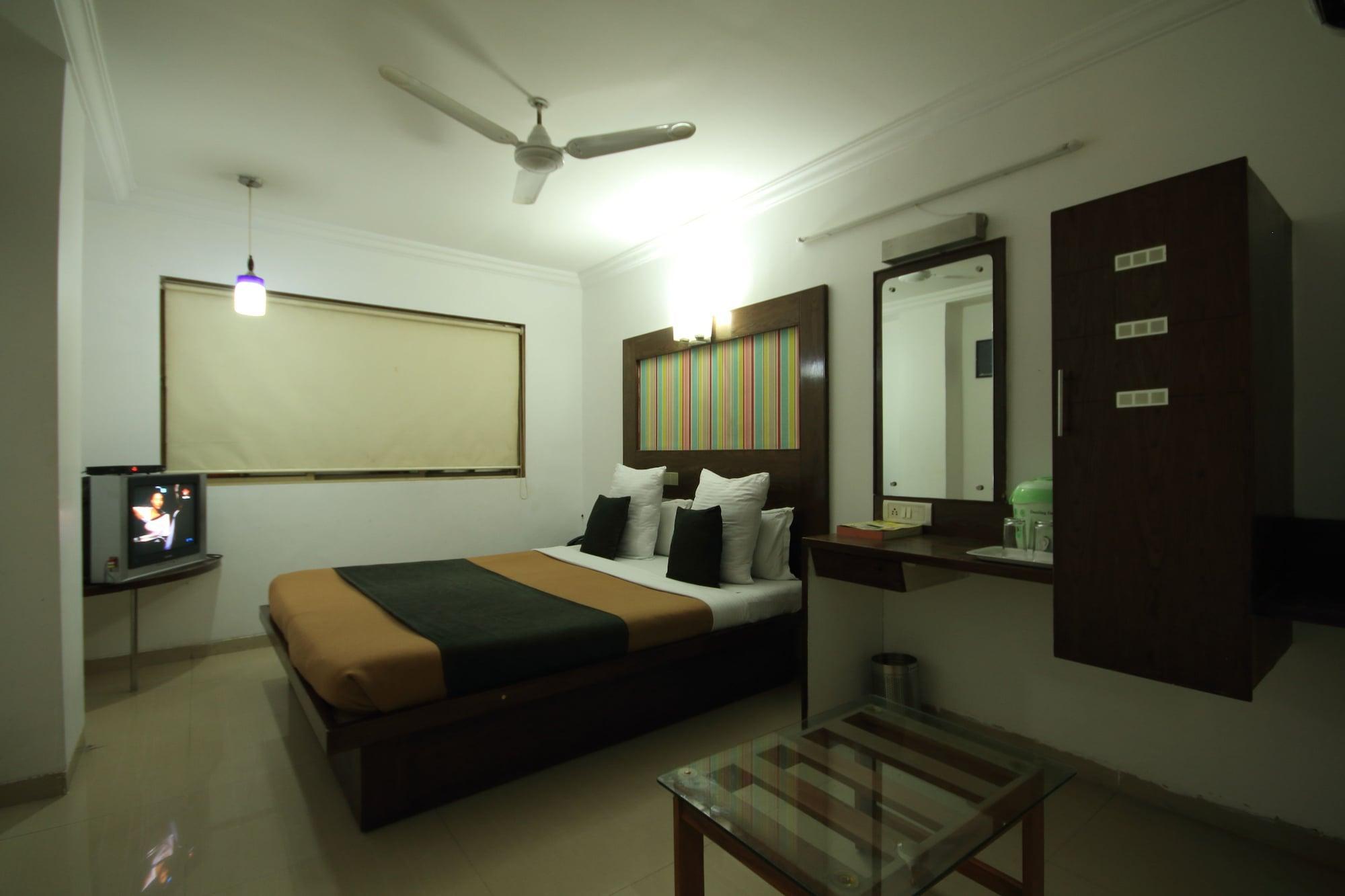 OYO 891 Hotel Kadamb Inn Ahmedabad Bagian luar foto