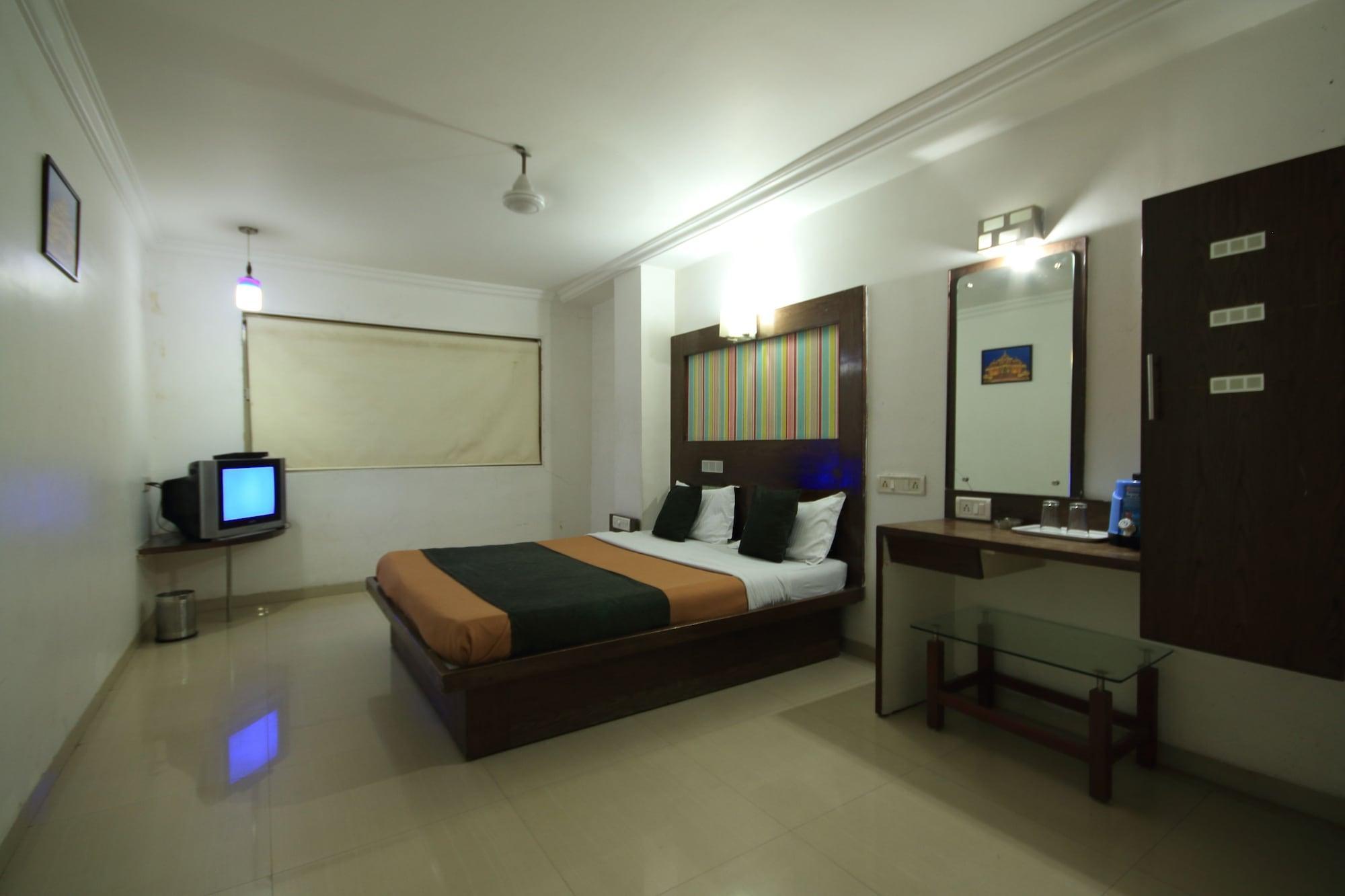 OYO 891 Hotel Kadamb Inn Ahmedabad Bagian luar foto