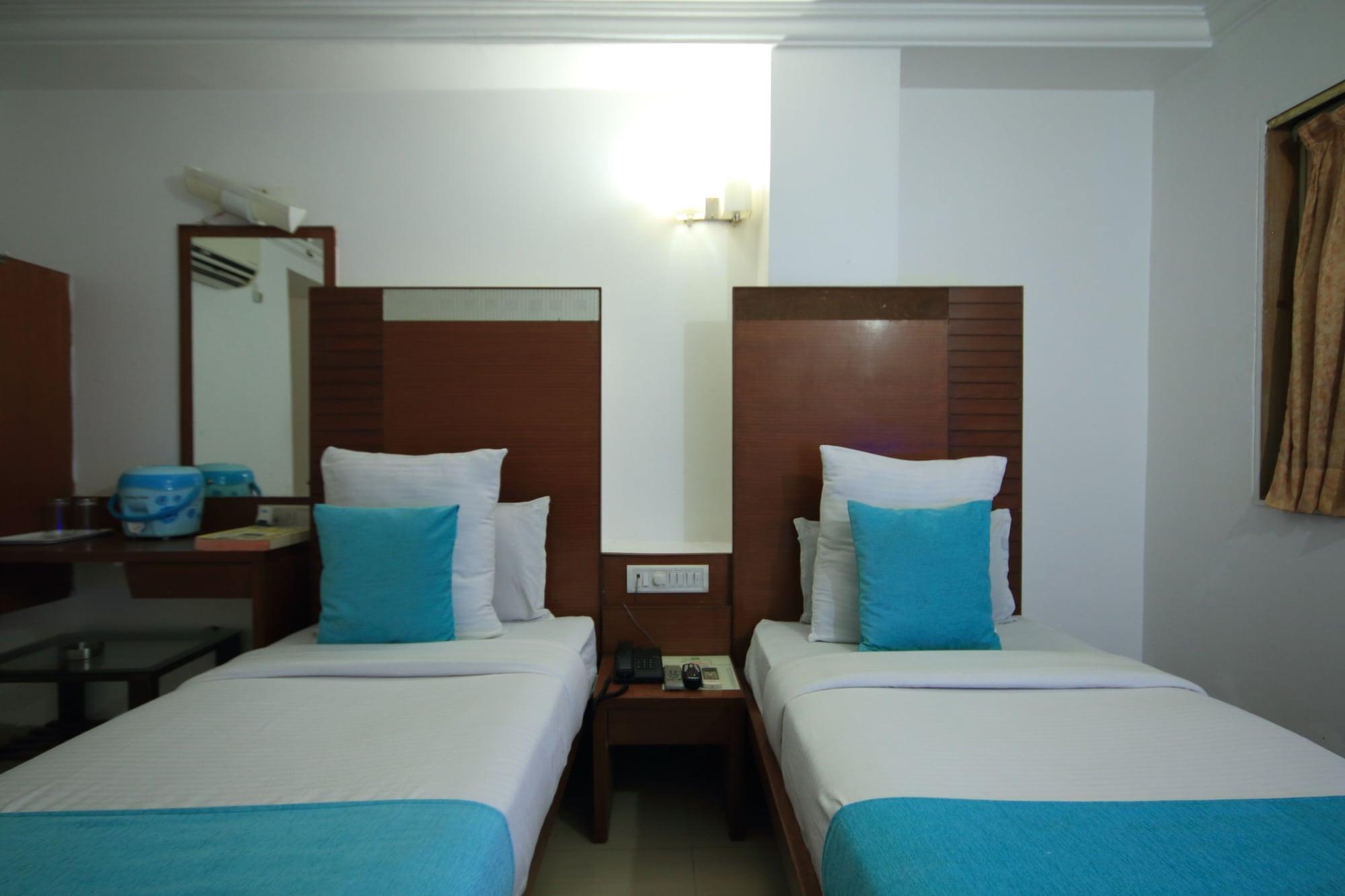 OYO 891 Hotel Kadamb Inn Ahmedabad Bagian luar foto