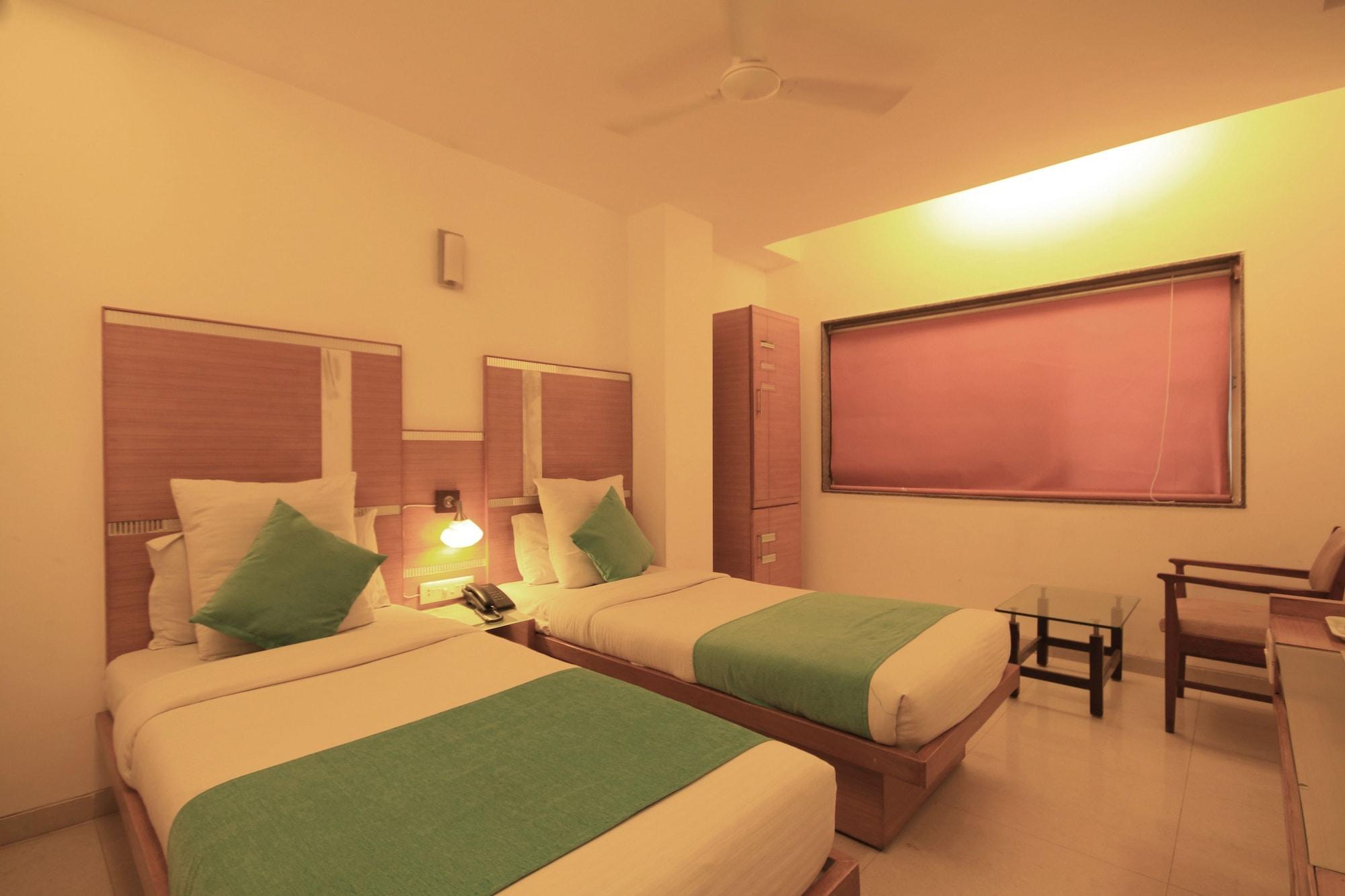 OYO 891 Hotel Kadamb Inn Ahmedabad Bagian luar foto
