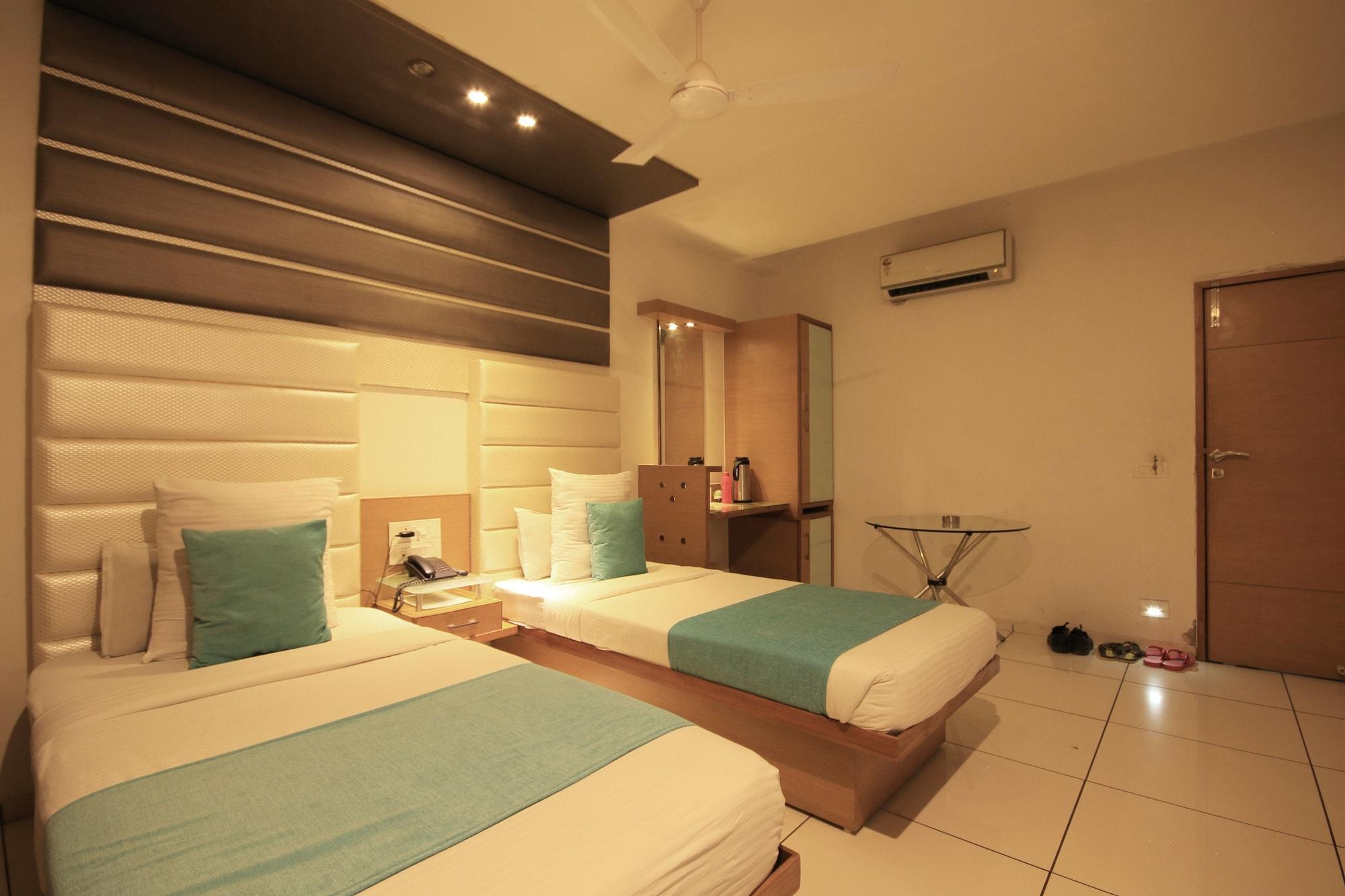 OYO 891 Hotel Kadamb Inn Ahmedabad Bagian luar foto